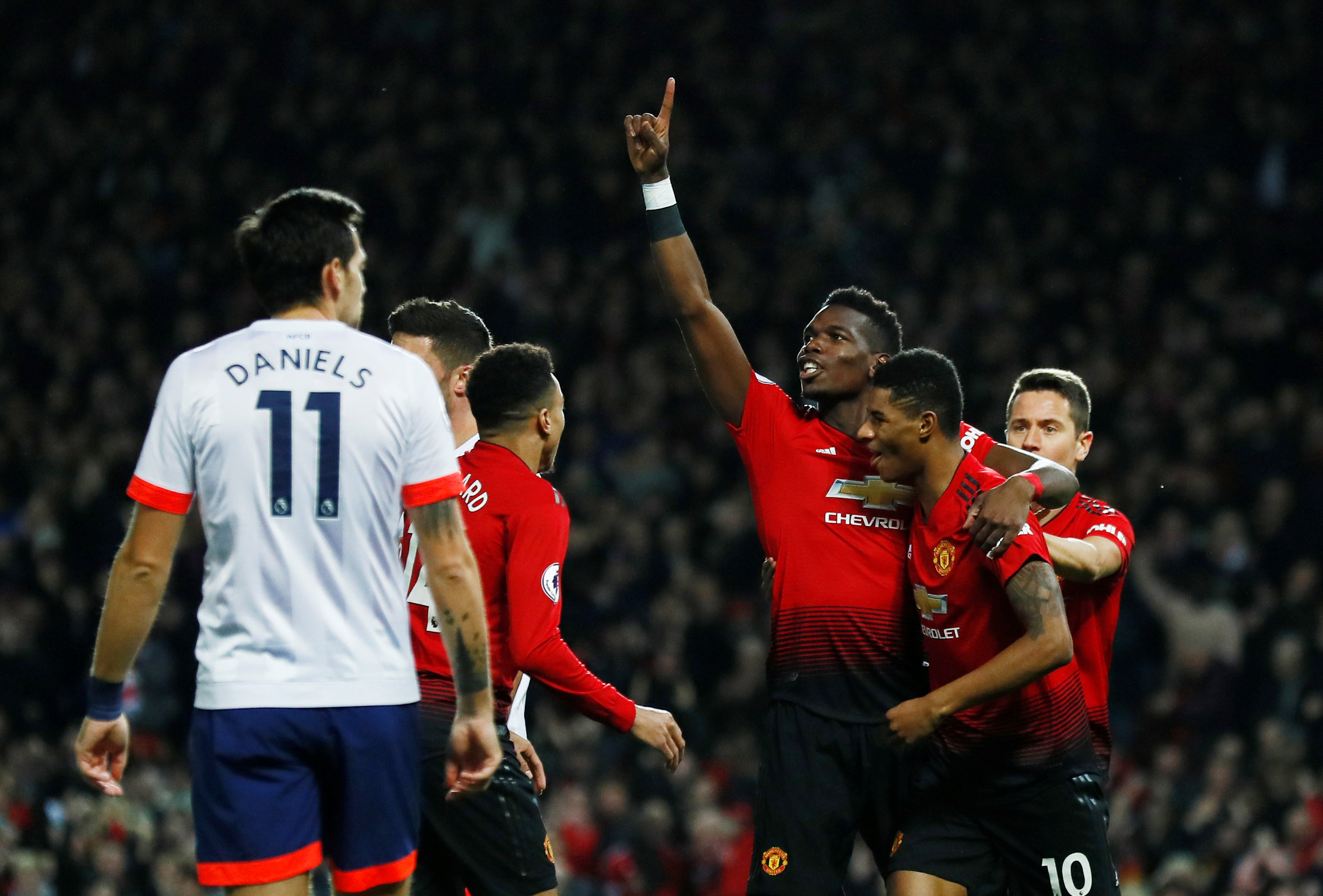 蓝军面临英 蓝军面临英